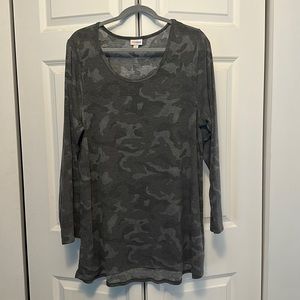 Lularoe Lynnae style top. Gray camo sz 3X